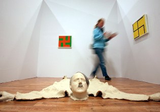 Κι όμως, η τέχνη του Αδόλφου Χίτλερ εξακολουθεί να έχει πέραση