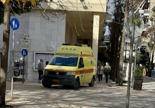 Αγρίνιο: Άνδρας εισέβαλε στο δημαρχείο επιτέθηκε στον δήμαρχο και δάγκωσε υπάλληλο