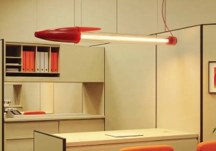 Το στυλό Bic γιορτάζοντας τα 75α γενέθλιά του μεταμοφώθηκε σε ένα γιγαντιαίο φωτιστικό