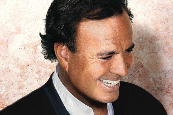 Χούλιο Ιγκλέσιας: Η ισπανική δικαιοσύνη «φρενάρει» τις καταγγελίες για σεξουαλική κακοποίηση – Η απάντησή του