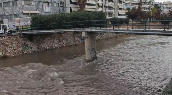 Κακοκαιρία στην Αττική: Φούσκωσε ο Ιλισσός – Δείτε βίντεο