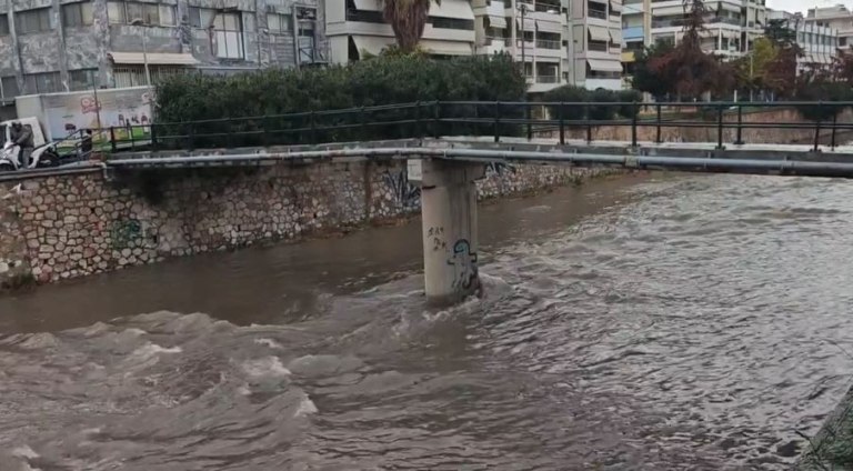 Κακοκαιρία στην Αττική: Φούσκωσε ο Ιλισσός – Δείτε βίντεο