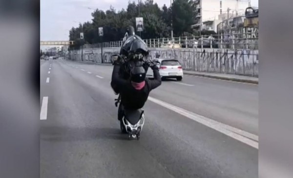 Social: Στο μικροσκόπιο των Αρχών βίντεο με σούζες και επικίνδυνους ελιγμούς από influencer μοτοσικλετιστή