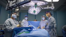 Επέμβαση καρδιακού μπαϊπάς πραγματοποιήθηκε για πρώτη φορά χωρίς τομή στο στήθος