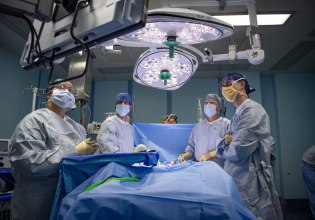 Επέμβαση καρδιακού μπαϊπάς πραγματοποιήθηκε για πρώτη φορά χωρίς τομή στο στήθος