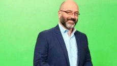 Σάκης Αρναούτογλου: Το μήνυμα για την απώλεια της μητέρας του και η έκκληση αλληλεγγύης