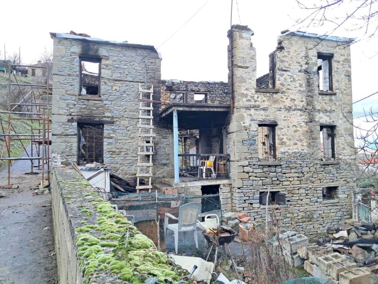 Δήμος Γρεβενών: Κάλεσμα αλληλεγγύης για δημότη του οποίου το σπίτι κάηκε