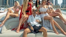 Πάρτι, crypto, πόζα και ματωμένα supercar ενώ το Ιράν φλέγεται – Oργή για τη χλιδή των γόνων της ιρανικής ελίτ