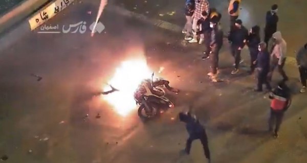 O Ιρανός ΥΠΕΞ Αραγκτσί ανήρτησε δολοφονίες αστυνομικών και αναρωτήθηκε αν οι ΗΠΑ θα το ανέχονταν [βίντεο]