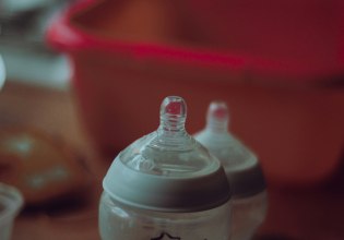 Γαλλία: Η Danone ανακαλεί παρτίδες βρεφικού γάλακτος λόγω ανησυχιών για τοξική επιμόλυνσή του προϊόντος