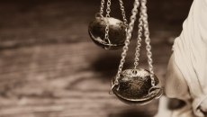 «Δυστυχώς δεν ήσασταν ειλικρινής»: Ασπίδα προστασίας του Ντάλλα στον Λαβράνο, αμνησία για την εξεταστική