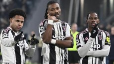 Γιουβέντους-Μπενφίκα 2-0: Τρίτη σερί νίκη και βλέπει 8αδα, ο Παυλίδης γλίστρησε και έχασε πέναλτι