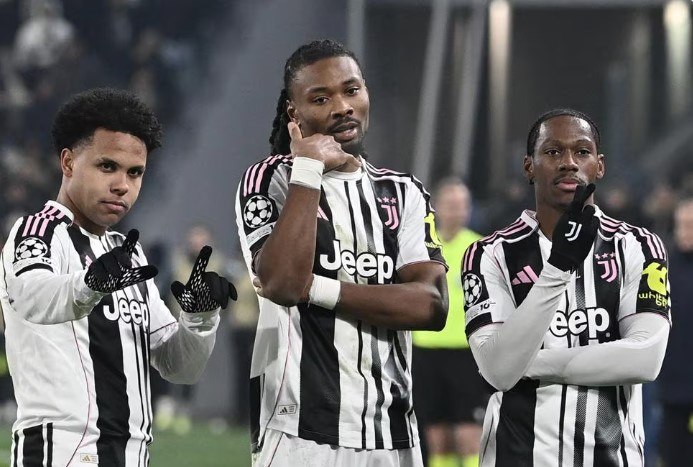 Γιουβέντους-Μπενφίκα 2-0: Οι Ιταλοί προκρίθηκαν στα πλέι οφ, ο Παυλίδης γλίστρησε και έχασε πέναλτι (vid)