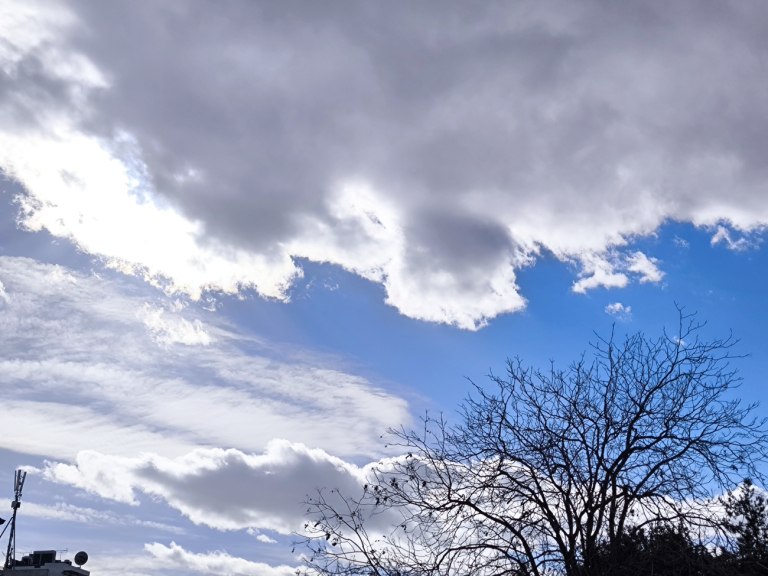 Καιρός: Υποχωρεί το τσουχτερό κρύο την Τετάρτη – Έως τους 17 βαθμούς η θερμοκρασία