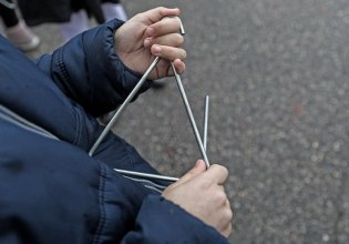 Πεύκη: Συνελήφθησαν δύο ανήλικοι που άρπαξαν τα χρήματα από 4 παιδιά που έλεγαν τα κάλαντα