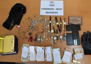 Καμίνια: Τρεις κουκουλοφόροι λήστεψαν με την απειλή λοστού 97χρονη και την κόρη της – Συνελήφθησαν μετά από καταδίωξη