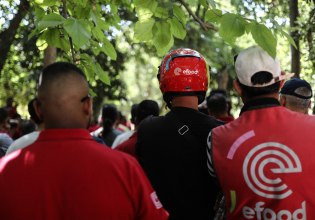 Προ των πυλών το πόρισμα του ΟΜΕΔ για τη συλλογική σύμβαση εργασίας των διανομέων της efood