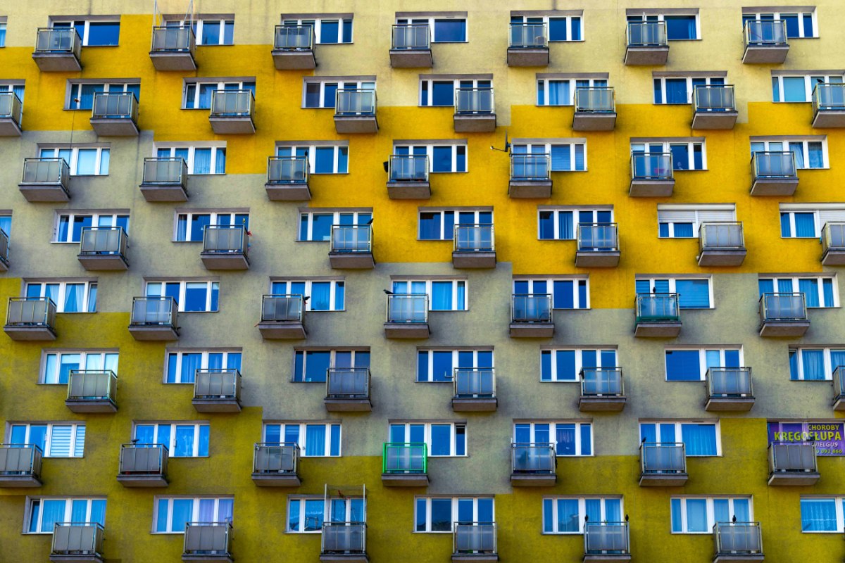 Ποιες χώρες της ΕΕ επενδύουν περισσότερο στην προσιτή στέγαση; Η Ελλάδα για άλλη μια φορά στον πάτο