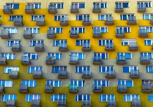 Ποιες χώρες της ΕΕ επενδύουν περισσότερο στην προσιτή στέγαση; Η Ελλάδα για άλλη μια φορά στον πάτο