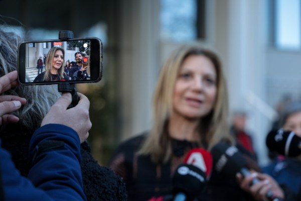 Οι μάσκες πέφτουν… διάλογος για την κυβέρνηση σημαίνει ανακοινώσεις, δικαιοσύνη και πρόοδος για την Καρυστιανού να διαβουλευθούμε για τις αμβλώσεις