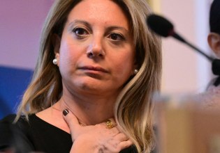 Καρυστιανού: Σφοδρές πολιτικές αντιδράσεις σε όσα είπε για τις αμβλώσεις – «Θέτει σε αμφισβήτηση θεμελιώδες δικαίωμα»