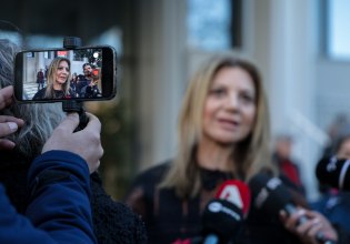 Αμβλώσεις: Η Καρυστιανού έγινε πρωτοσέλιδο και εκτός συνόρων με τις αναχρονιστικές επικίνδυνες δηλώσεις