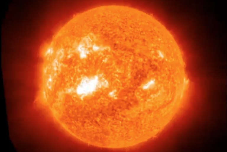 Ισχυρή ηλιακή καταιγίδα πλήττει τη Γη – Τι μπορεί να προκαλέσει