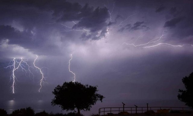 Κακοκαιρία: Συναγερμός στην Ήπειρο για επικίνδυνα καιρικά φαινόμενα και κατολισθήσεις – Ήχησε το 112