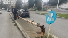 Ρόδος: Κολώνα φωτισμού έπεσε σε διερχόμενο ΙΧ που περίμενε στο φανάρι – Από τύχη γλίτωσε ο οδηγός