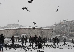 Στα λευκά «ντύθηκε» η Κωνσταντινούπολη την πρώτη ημέρα του χρόνου – Χιονοστιβάδες στην πόλη Βαν [βίντεο]