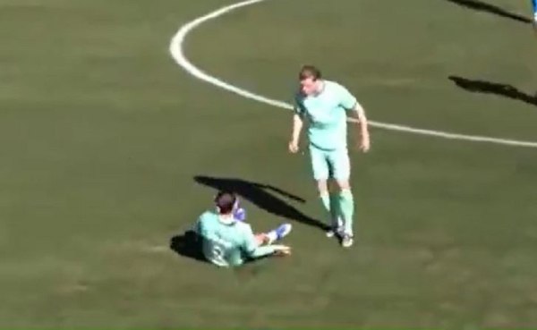 Απίστευτο: Ο Κούτσιας δέχθηκε επίθεση από συμπαίκτη του την ώρα του αγώνα (vid)