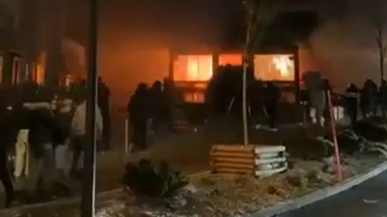 Λόβερδος: Ευχόμαστε να μην υπάρχει Έλληνας μεταξύ των θυμάτων – Κινητοποιήθηκαν οι ελληνικές πρεσβευτικές αρχές