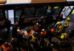 Λεωφορείο έπεσε πάνω σε διαδηλωτές στο Ισραήλ – Έναν νεκρός και τρεις τραυματίες