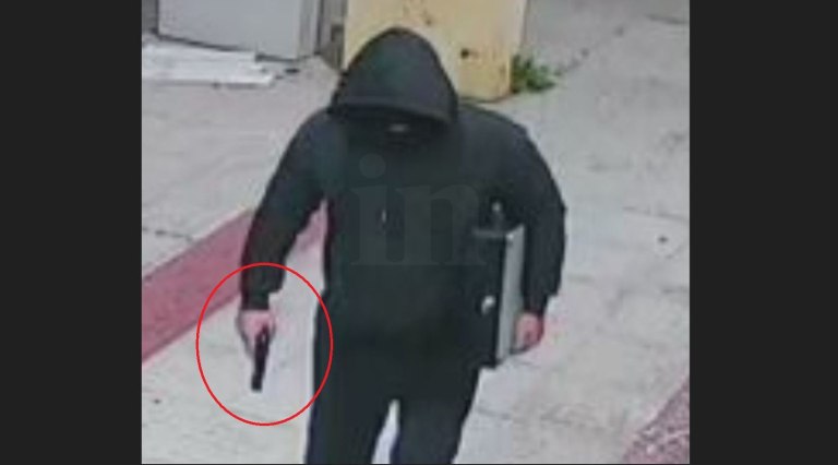 Ένοπλη ληστεία σε ζαχαροπλαστείο στη Νίκαια – Άρπαξε το ταμείο και έφυγε με το όπλο στο χέρι