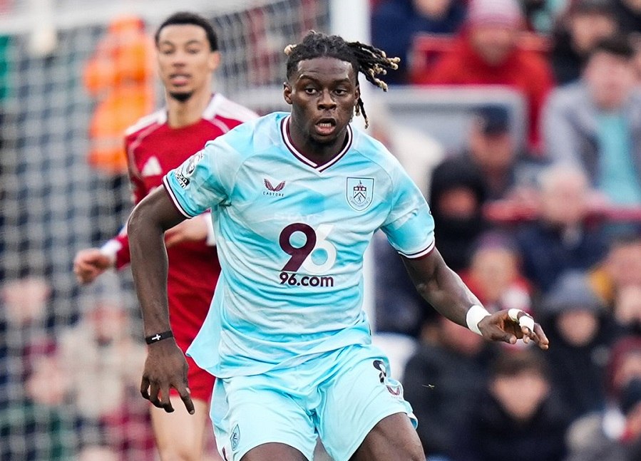 Λίβερπουλ – Μπέρνλι 1-1: Τέταρτο σερί ματς χωρίς «τρίποντο» οι «κόκκινοι», νίκη… Ευρώπης η Τσέλσι (2-0)