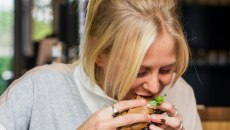 Χαμηλές θερμοκρασίες, μεγάλη όρεξη: Γιατί πεινάμε περισσότερο τον χειμώνα;