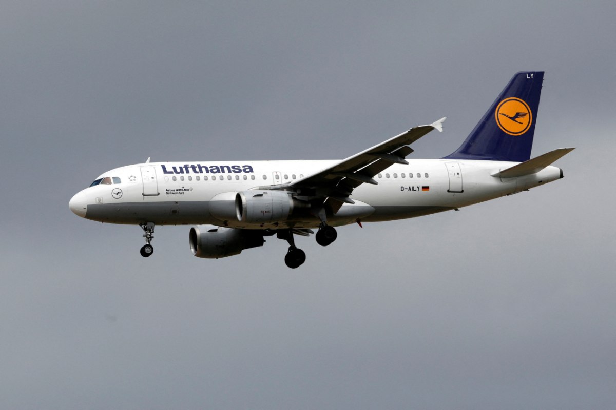Ιράν: Η Lufthansa αναστέλλει τις πτήσεις προς και από την Τεχεράνη μέχρι και τις 29 Μαρτίου