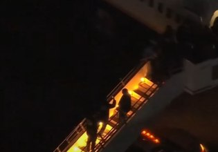 Η στιγμή που ο Μαδούρο κατεβαίνει σιδηροδέσμιος στο αεροδρόμιο της Νέας Υόρκης