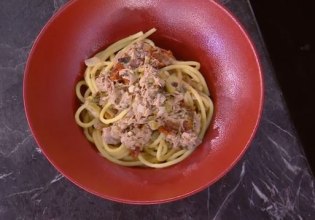 Συνταγή: Μπουκατίνι με σάλτσα λεμονιού και τόνο