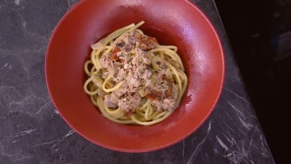 Συνταγή: Μπουκατίνι με σάλτσα λεμονιού και τόνο