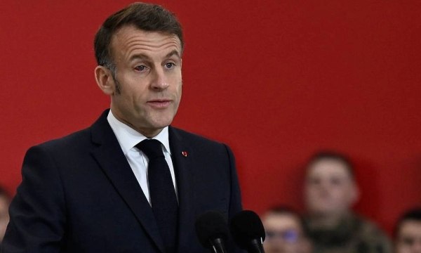 Με ματωμένο μάτι εμφανίστηκε ο Μακρόν – «Πάρτι» στο διαδίκτυο