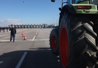 Θεσσαλονίκη: Παραμένουν οι αγρότες των Μαλγάρων στο μπλόκο, χωρίς να κλείνουν δρόμους – «Δεν φεύγουμε»