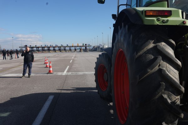 Θεσσαλονίκη: Παραμένουν οι αγρότες των Μαλγάρων στο μπλόκο, χωρίς να κλείνουν δρόμους – «Δεν φεύγουμε»