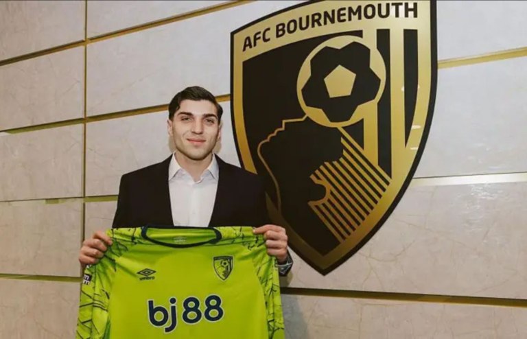 Ανακοινώθηκε από τη Μπόρνμουθ ο Μανδάς (vids)