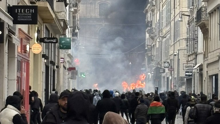 Γαλλία: Δεσμεύεται ότι δεν θα εγκαταλείψει τους Κούρδους της Συρίας – Επεισόδια σε διαδήλωση στη Μασσαλία