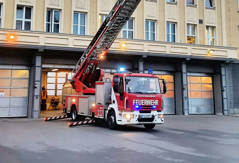 Βερολίνο: Χωρίς ρεύμα χιλιάδες νοικοκυριά λόγω φωτιάς σε μονάδα ηλεκτροπαραγωγής – Εξετάζεται ο εμπρησμός