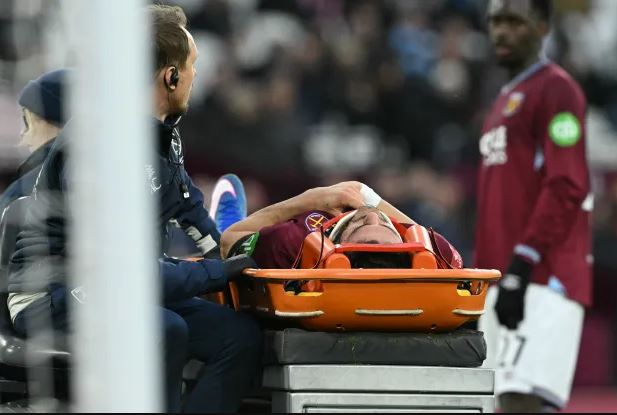 Τραυματισμός στο κεφάλι για τον Μαυροπάνο! Αποχώρησε με φορείο από τον αγωνιστικό χώρο (vid)