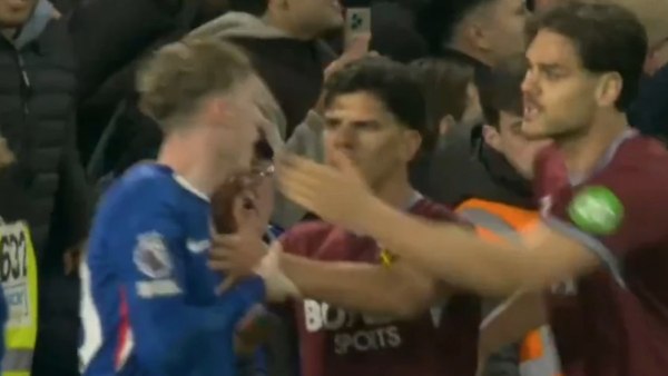 Το χαστούκι του Μαυροπάνου στον Πάλμερ στο… ρινγκ του αγώνα Τσέλσι-Γουέστ Χαμ (vid)