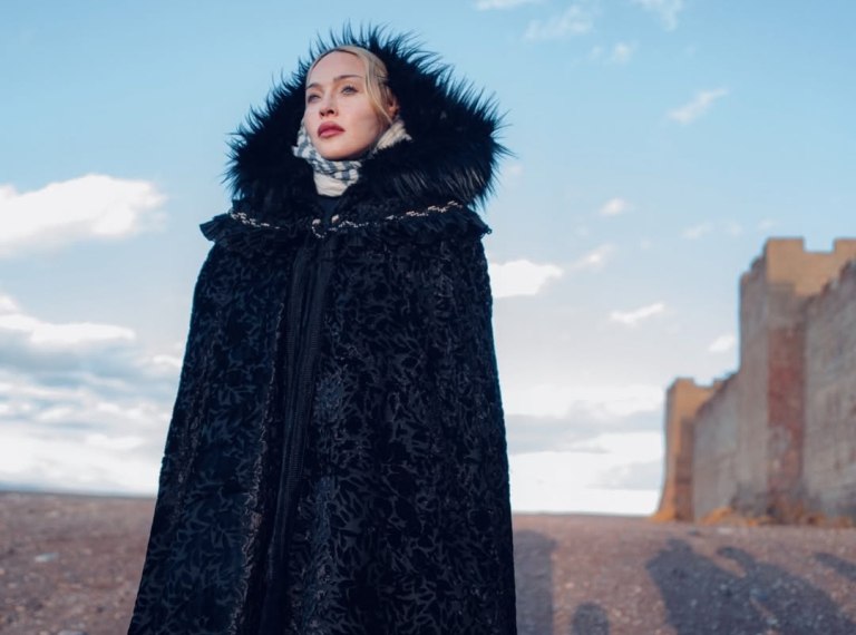 «Κρατήστε γερά!»: Η Μαντόνα στέκεται στο πλευρό του λαού του Ιράν