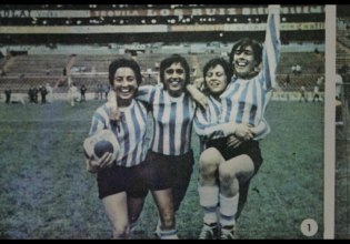 Πώς η επιτυχία του Πελέ «γέννησε» τη γυναικεία ομάδα ποδοσφαίρου της Αργεντινής – Κομπίνες, ατυχήματα, βαρβαρότητα